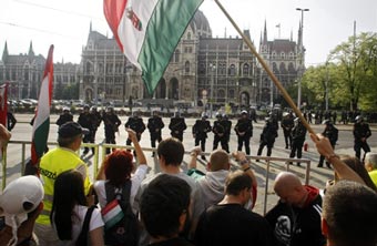 Венгры вышли на демонстрацию против нового премьера Байнаи