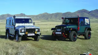 Тест-драйв Jeep Wrangler и Land Rover Defender - яркие легенды бездорожья