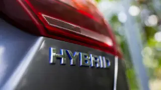 Как работает гибридное авто: разбираем все виды двигателей