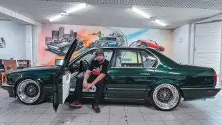 Cadillac из пенопласта и диван из Mercedes: невероятная история энтузиаста из Тараза