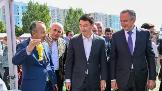 Дархан Сатыбалды посетил сельхозярмарку фермеров из Таджикистана