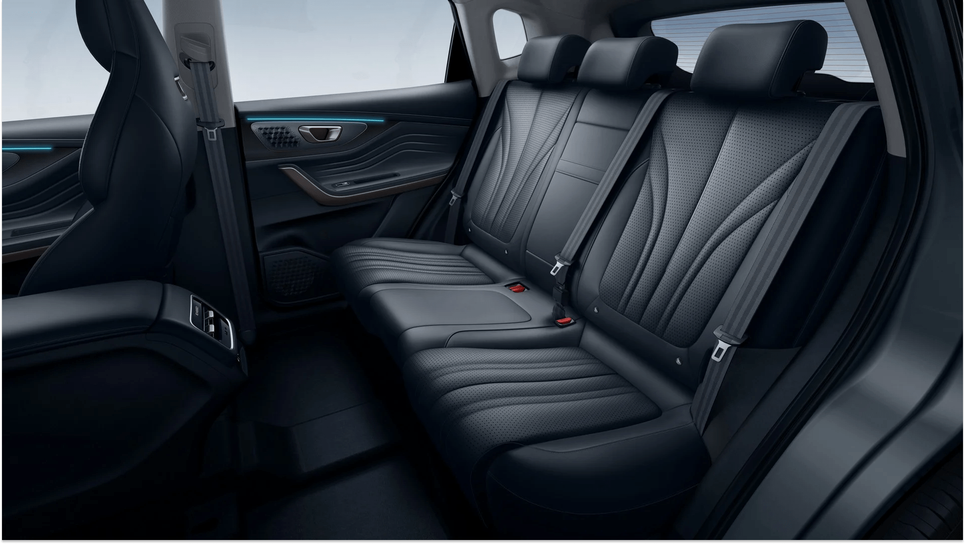 “Интерьер автомобиля Exeed LX: информация о комплектации салона, мультимедиа и другое - слайдер 1”