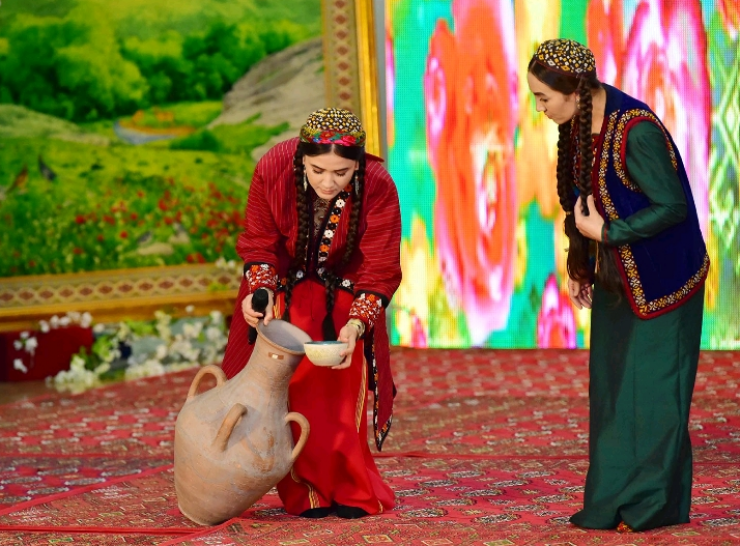 Туркменская невеста. Туркменские украшения. Туркменская свадьба традиции.