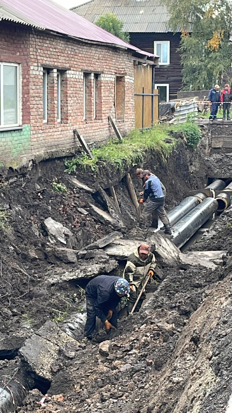 Жилой дом повредили во время ремонта теплотрассы в Риддере: 15 сентября  2023 09:07 - новости на Tengrinews.kz