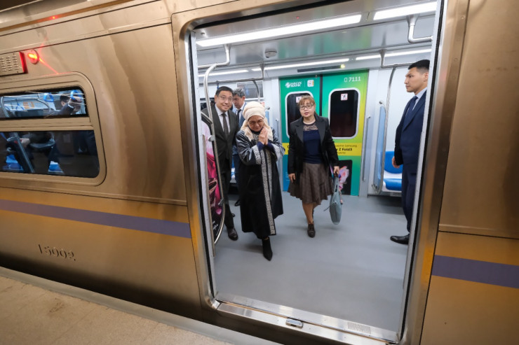 Новые станции метро Алматы приняли первых пассажиров - фото 21
