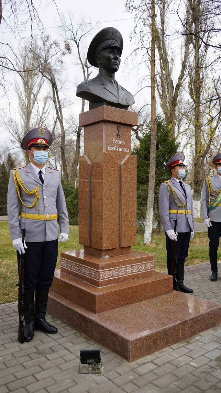 9 лет со дня теракта. В Таразе почтили память героя-полицейского: 12 ноября  2020 18:15 - новости на Tengrinews.kz