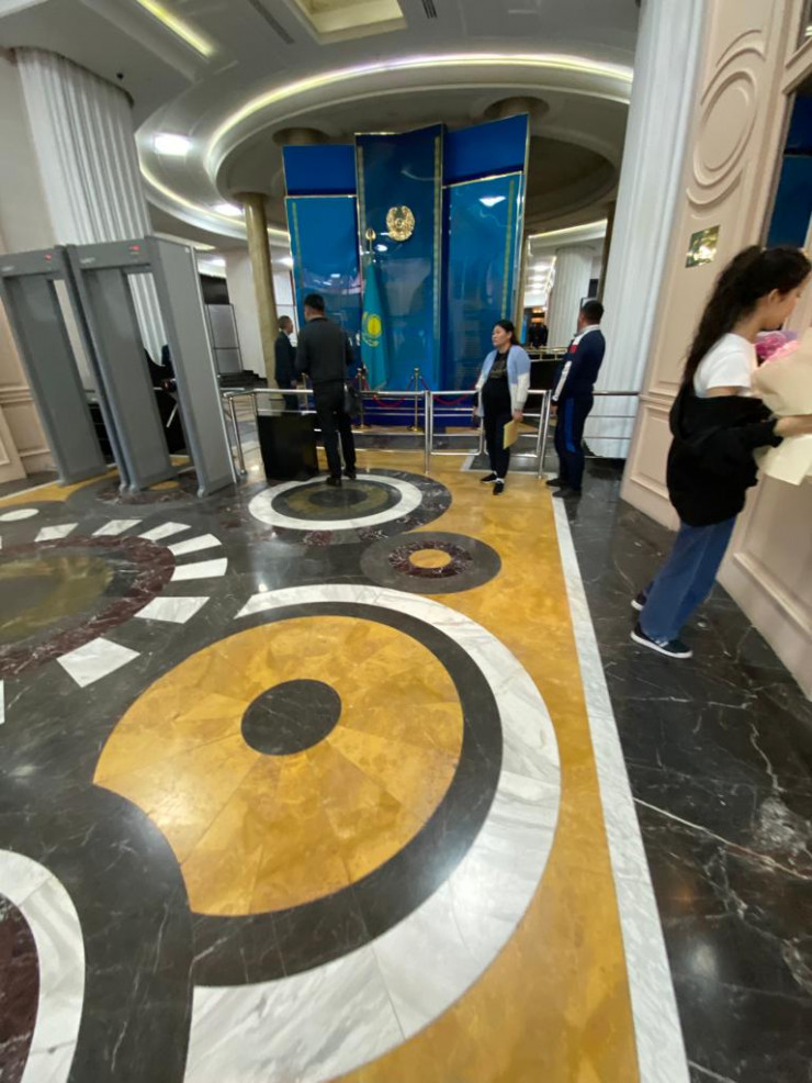 Бұрынғы Қапшағайдағы казино Алматы облысының әкімдігіне айналды. Ішіндегі көрініс қандай
