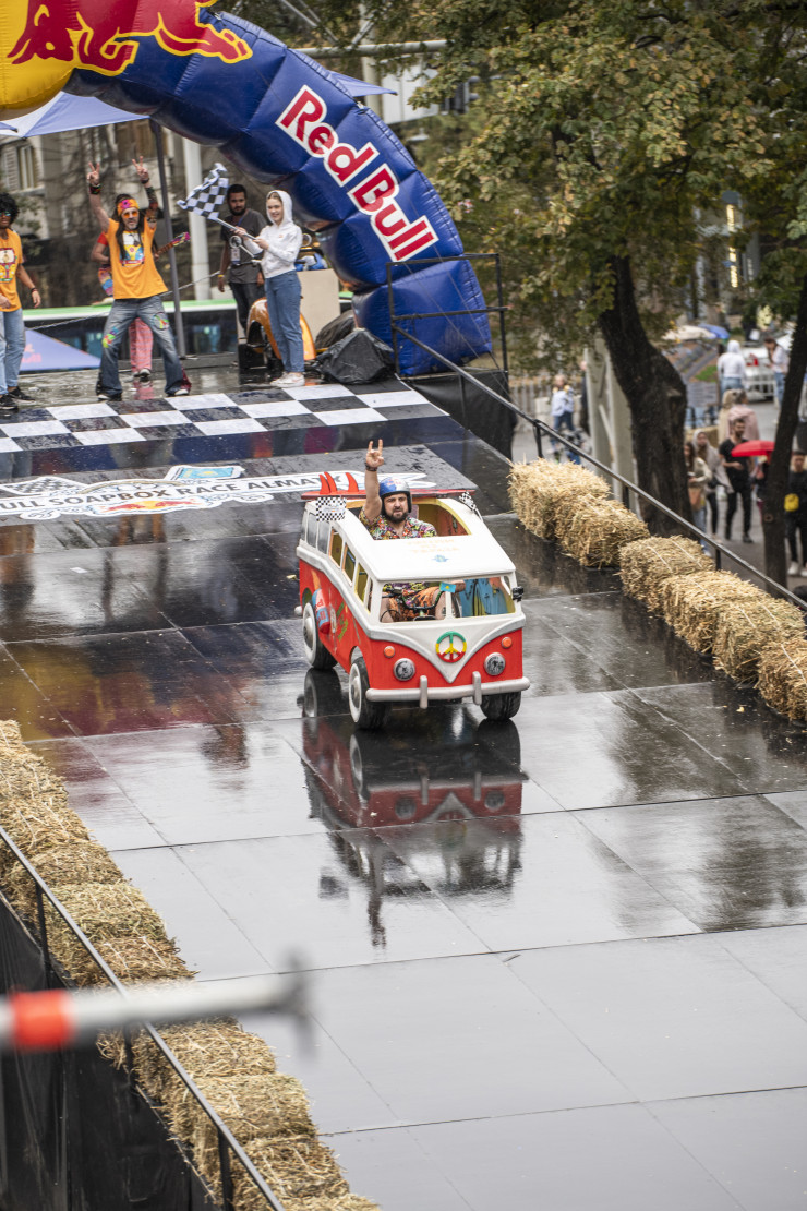 В Алматы прошла гонка на самодельных болидах Red Bull Soapbox Race: 19  сентября 2022 16:03 - новости на Tengrinews.kz