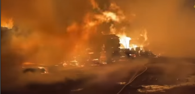 Пожар в городе. Пожар в Алмате 2022 11 ноября. Пожар в камешках 03.07.2022. Бизнес горит.