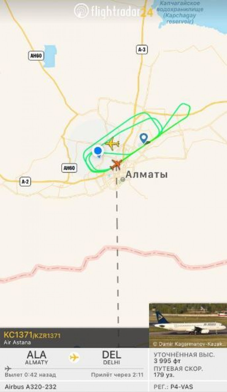 Самолет Air Astana час кружил над Алматы
