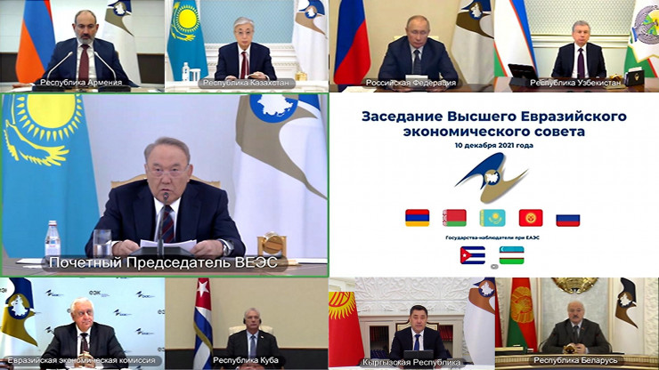 О чем говорили Назарбаев и Токаев на заседании ВЕЭС