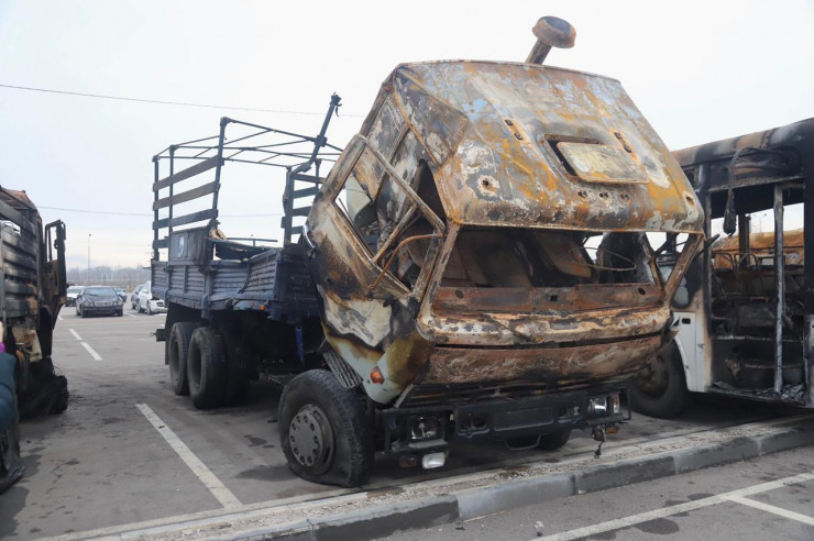 140 сожженных и обстрелянных машин находятся на штрафстоянке Алматы